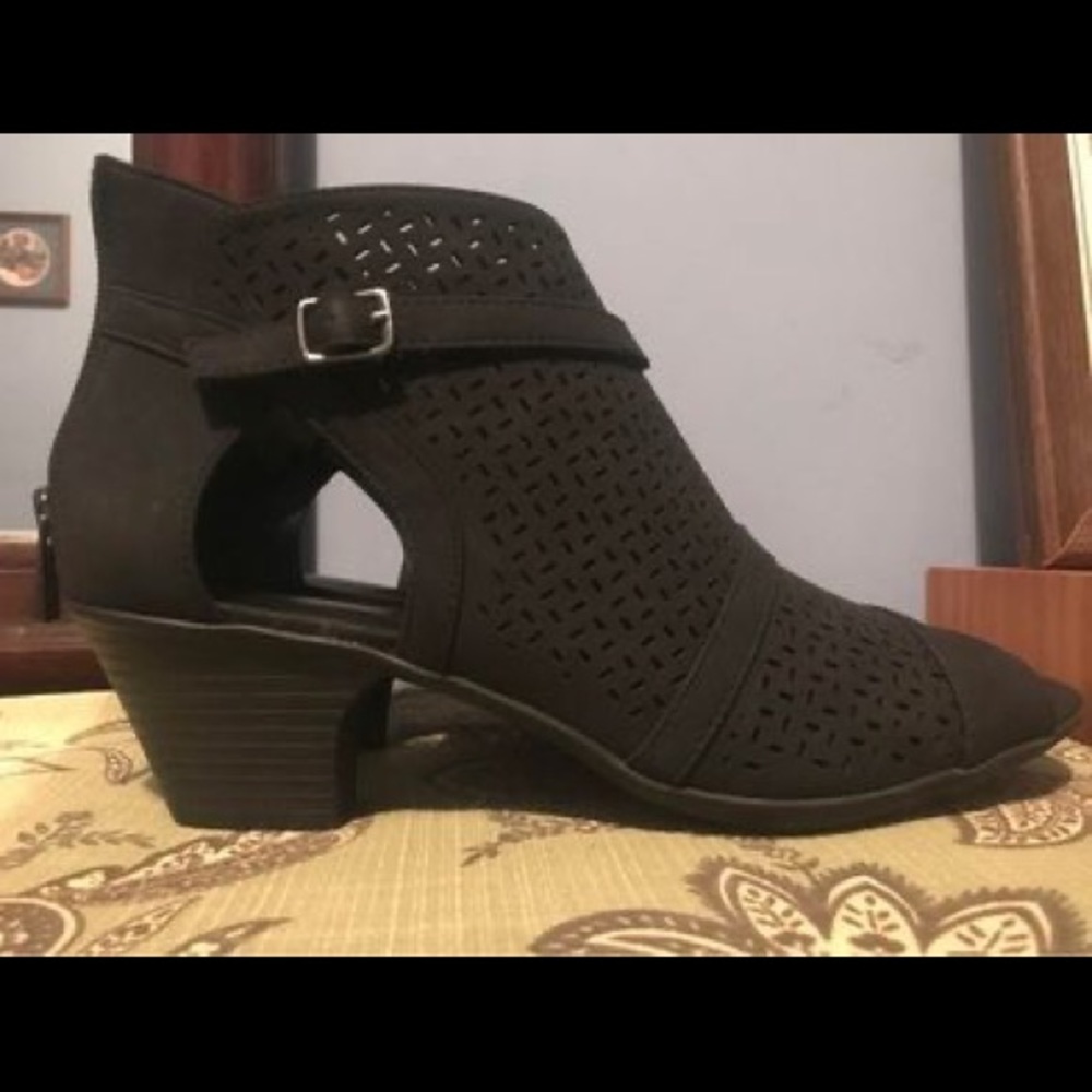 Ankle booties black